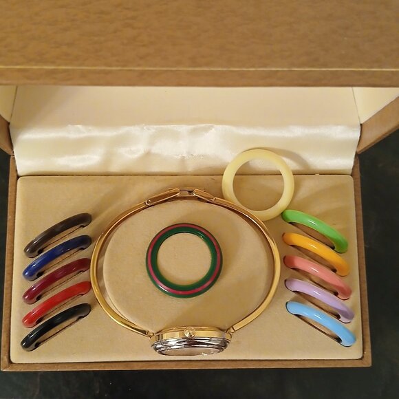 Gucci Vintage Bangle Watch w/ 12 Interchangeable Bezels - Picture 10 of 12